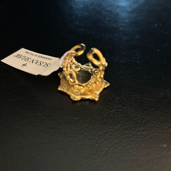 - - - - Susan shaw bee ring - Picture 4 of 6